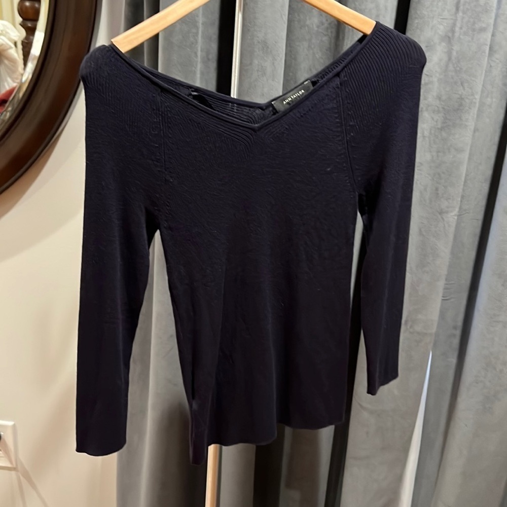 Ann Taylor NWT v-neck sweater